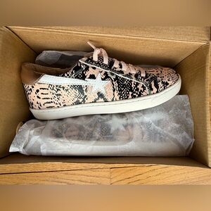 NEW Stylish Girl's Leather Snake Print Sneakers